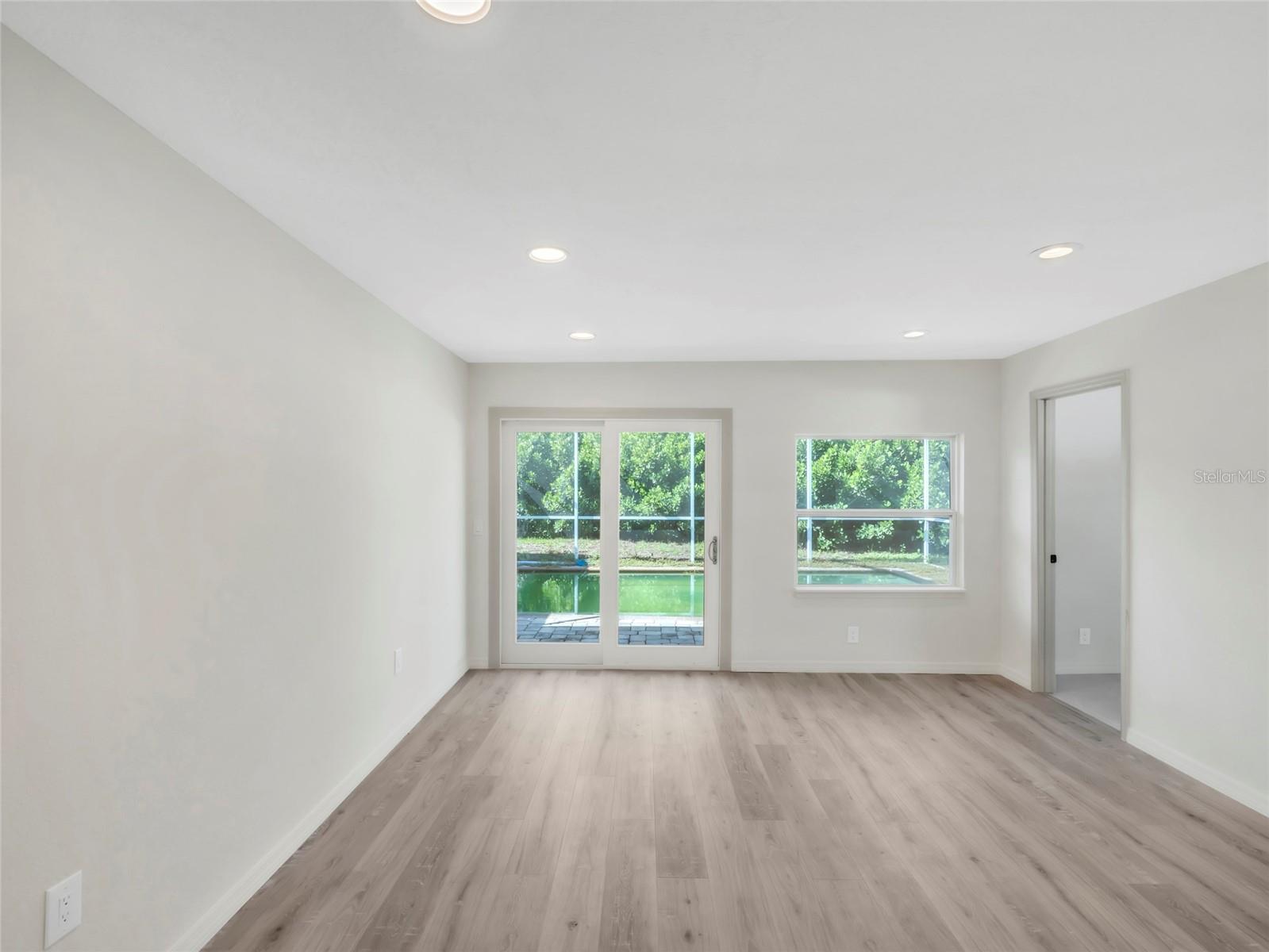 Image 25 of 26 For 4870 Venetian Boulevard Ne