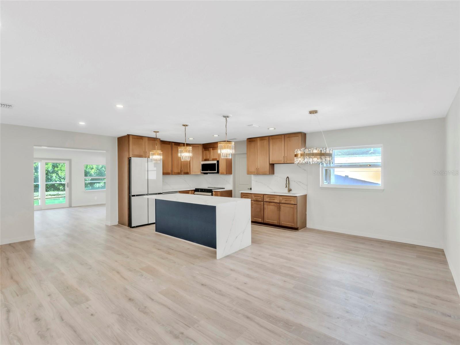 Image 4 of 26 For 4870 Venetian Boulevard Ne