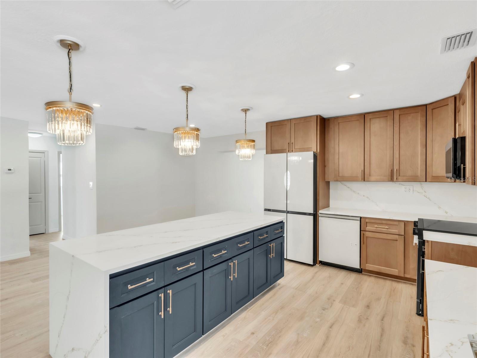 Image 7 of 26 For 4870 Venetian Boulevard Ne
