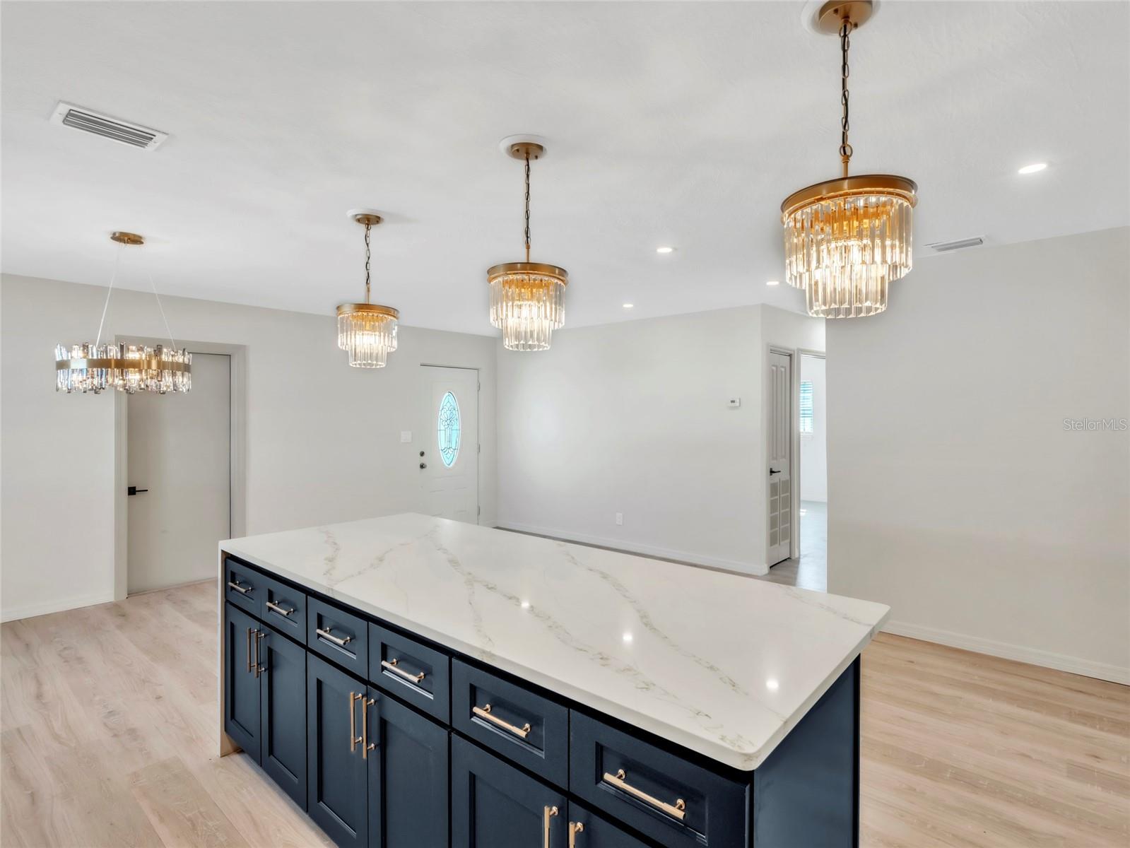 Image 8 of 26 For 4870 Venetian Boulevard Ne