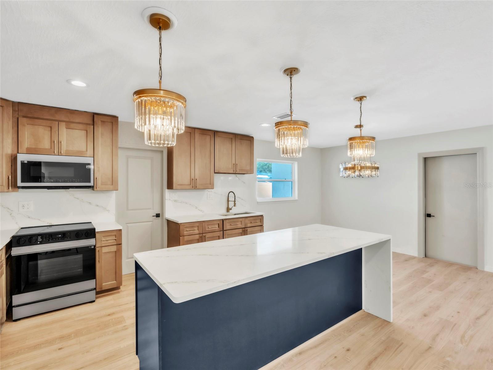 Image 9 of 26 For 4870 Venetian Boulevard Ne