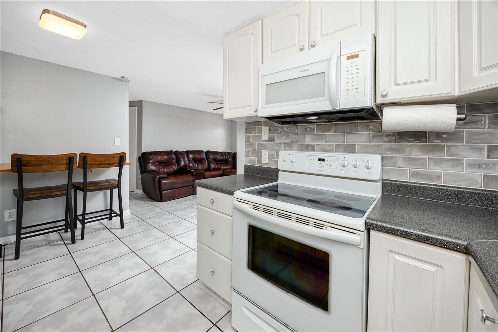 Image 12 of 35 For 10595 118th Avenue