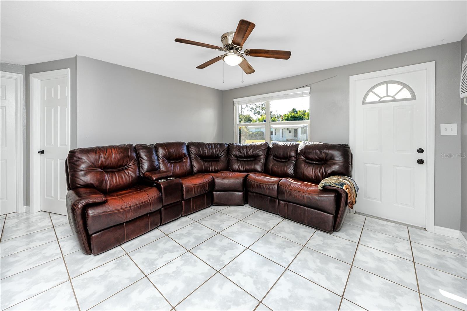 Image 7 of 35 For 10595 118th Avenue