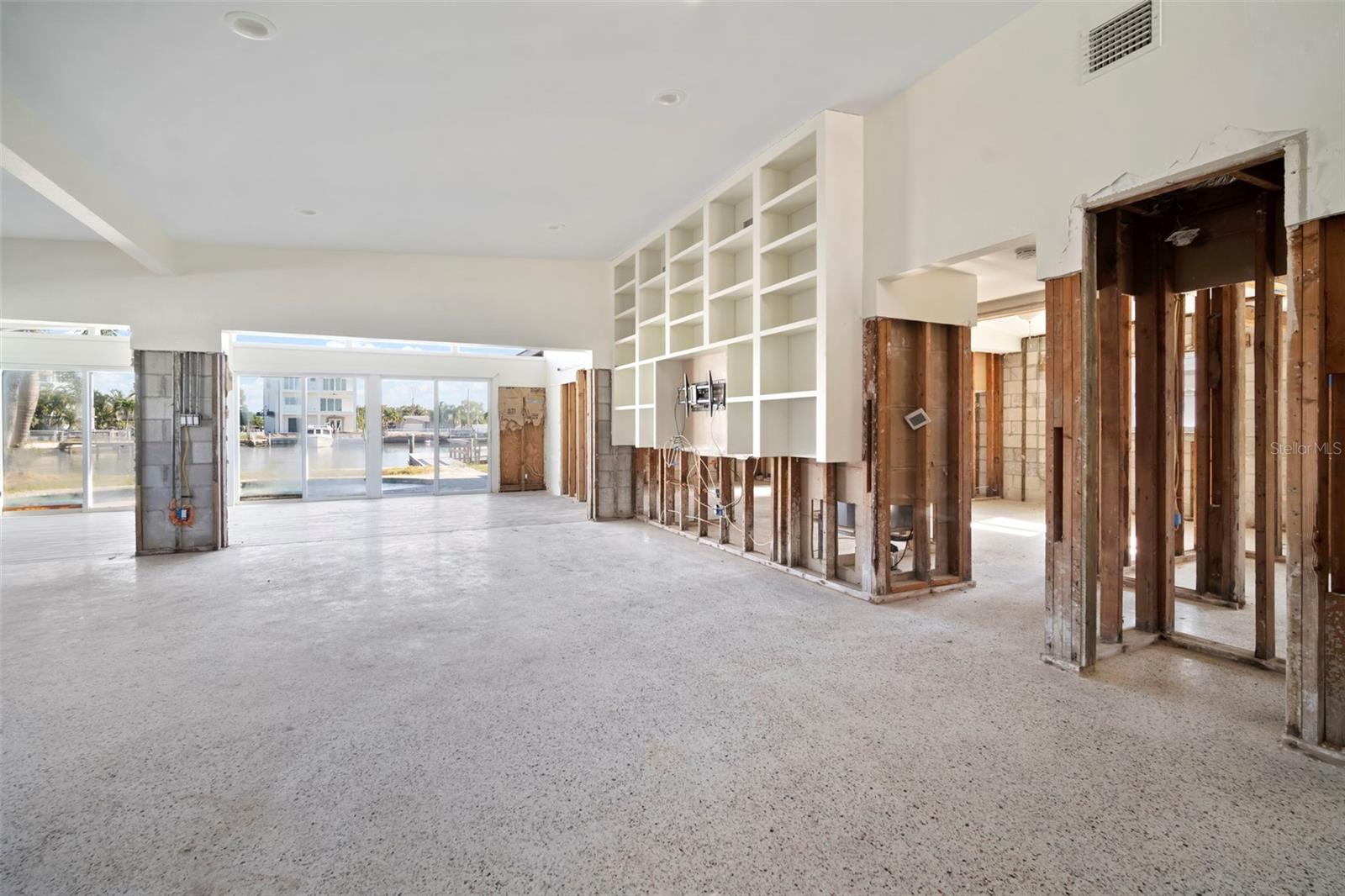 Image 21 of 29 For 11405 6th Street E