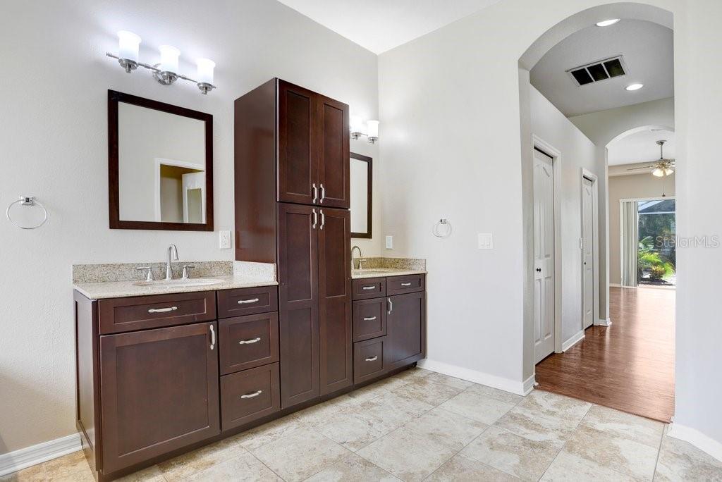 Image 17 of 45 For 7005 Cohasset Circle