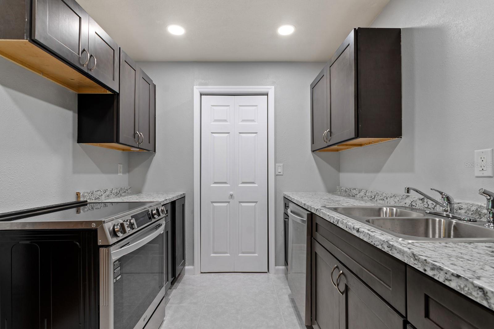 Image 18 of 60 For 1433 Pine Glen Place G1