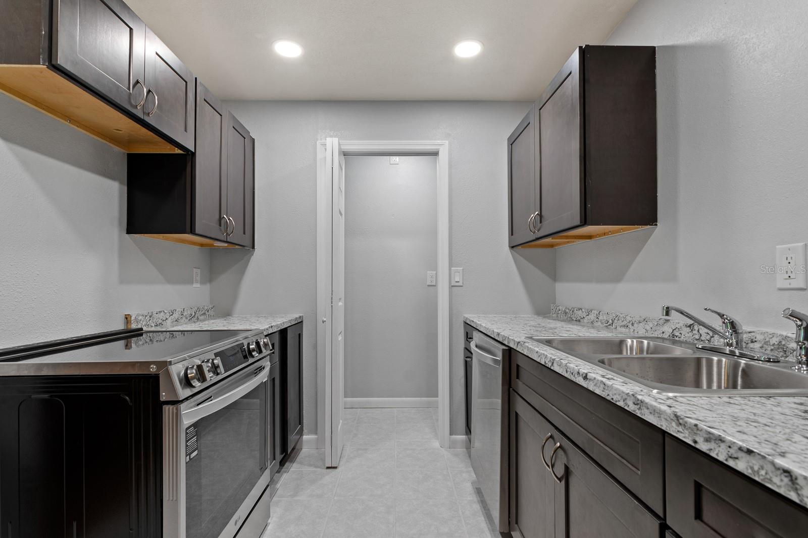 Image 19 of 60 For 1433 Pine Glen Place G1
