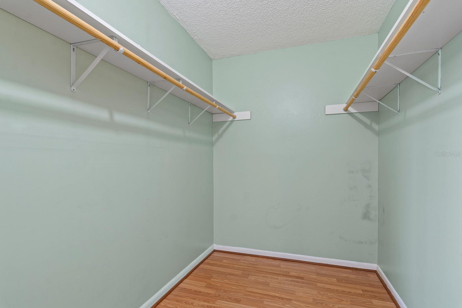 Image 37 of 60 For 1433 Pine Glen Place G1