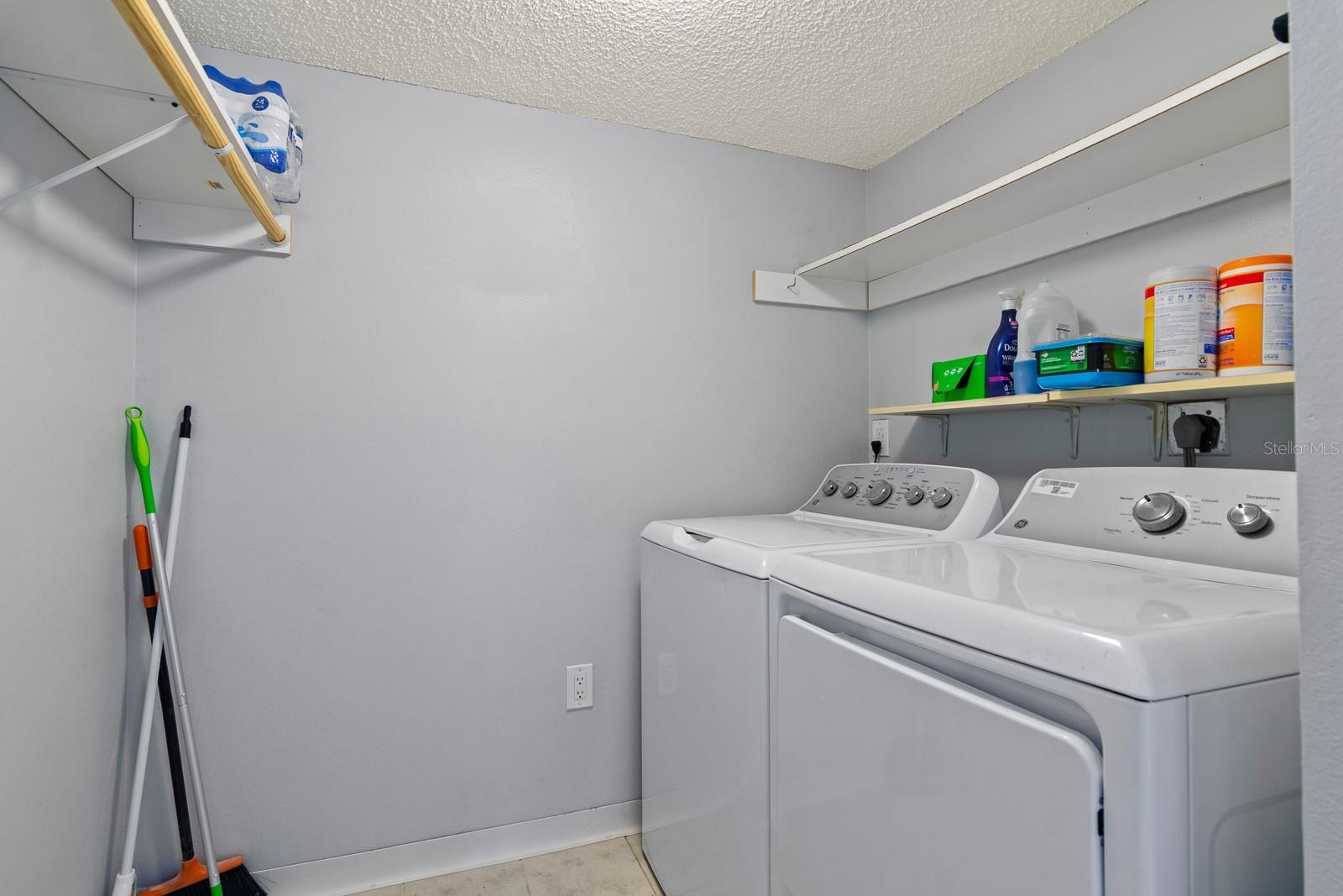 Image 38 of 60 For 1433 Pine Glen Place G1
