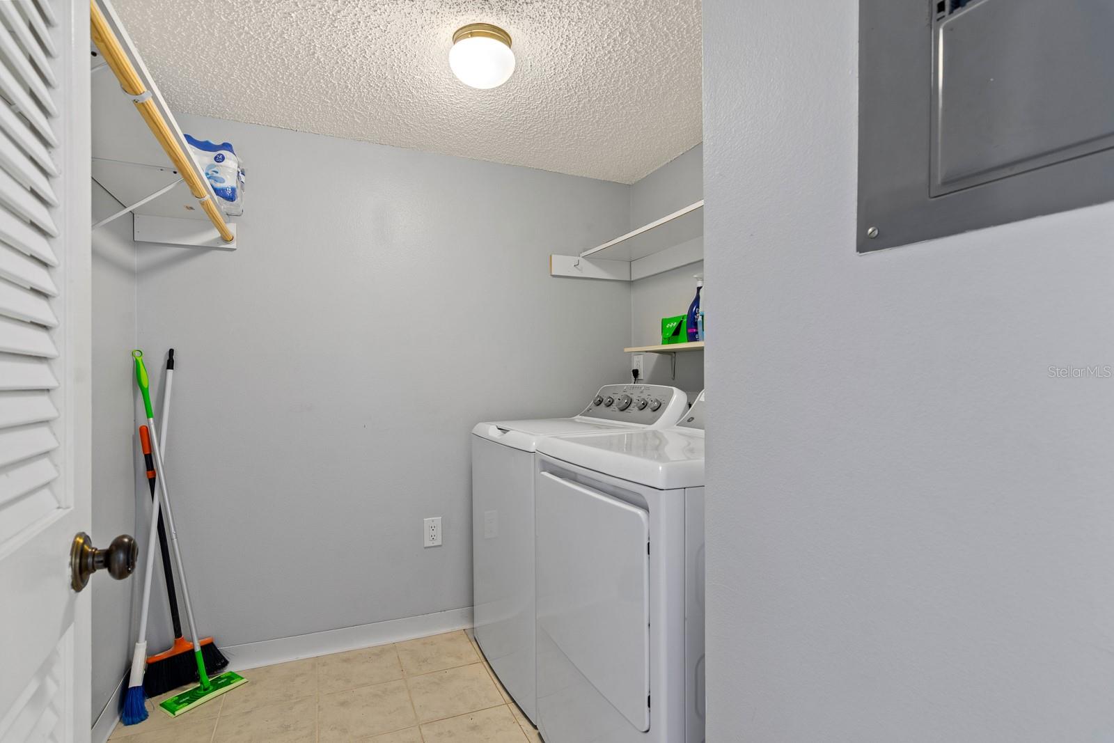 Image 39 of 60 For 1433 Pine Glen Place G1