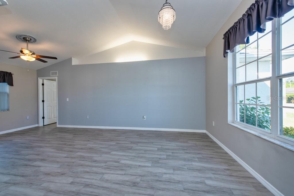 Image 3 of 39 For 3118 34th Avenue Drive E