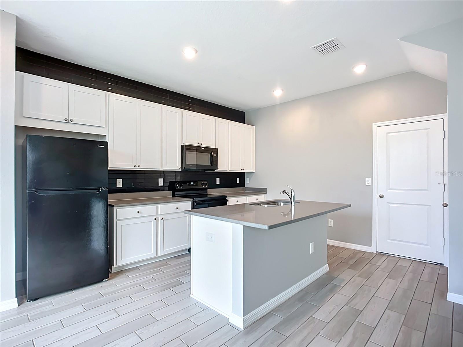 Image 14 of 39 For 11829 Clare Hill Avenue