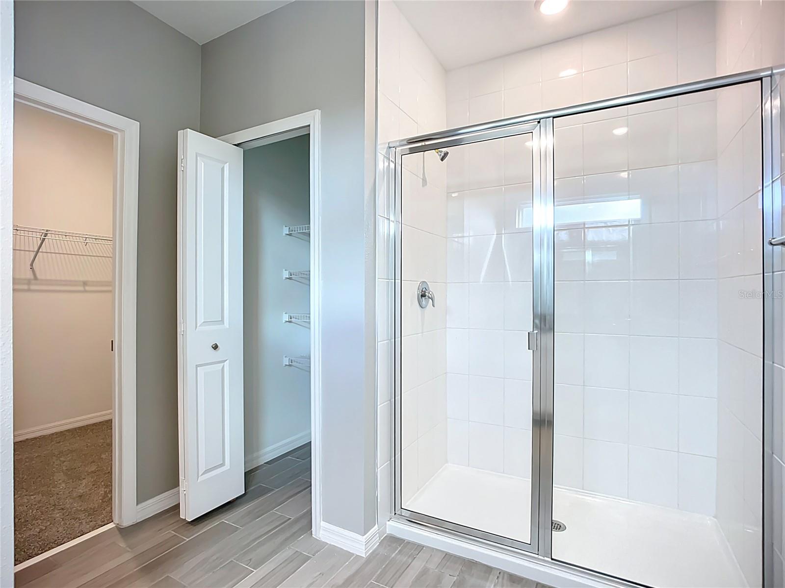 Image 27 of 39 For 11829 Clare Hill Avenue