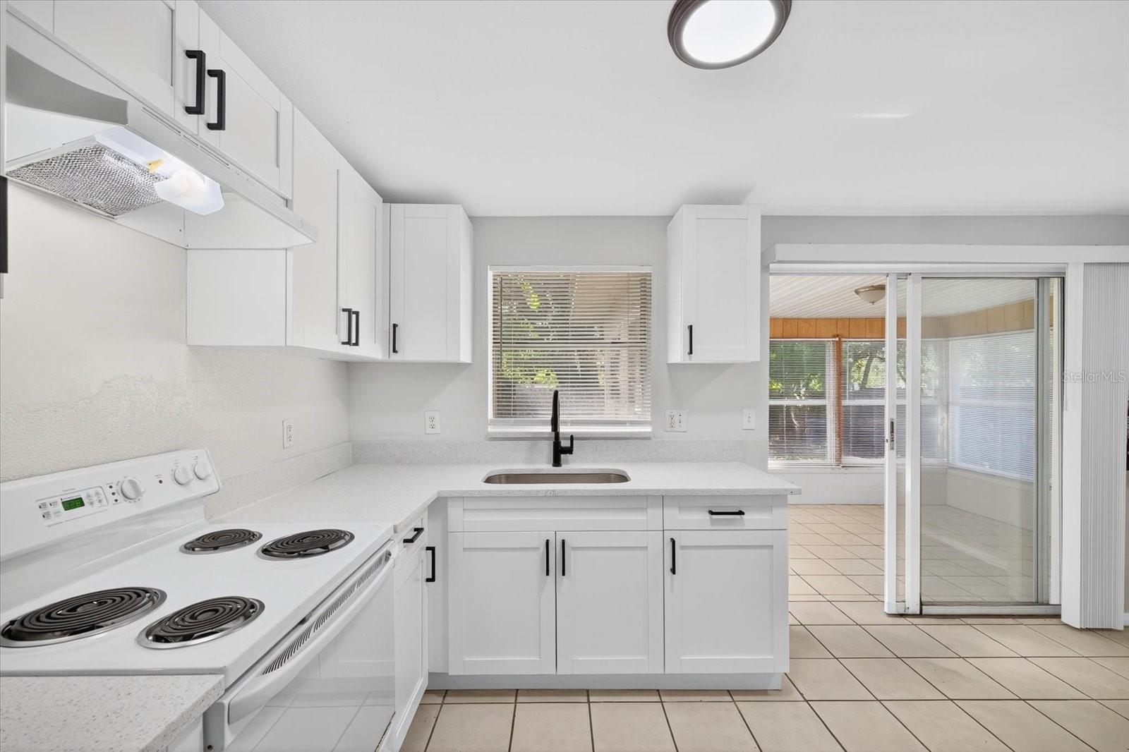 Image 12 of 33 For 11015 Martha Avenue