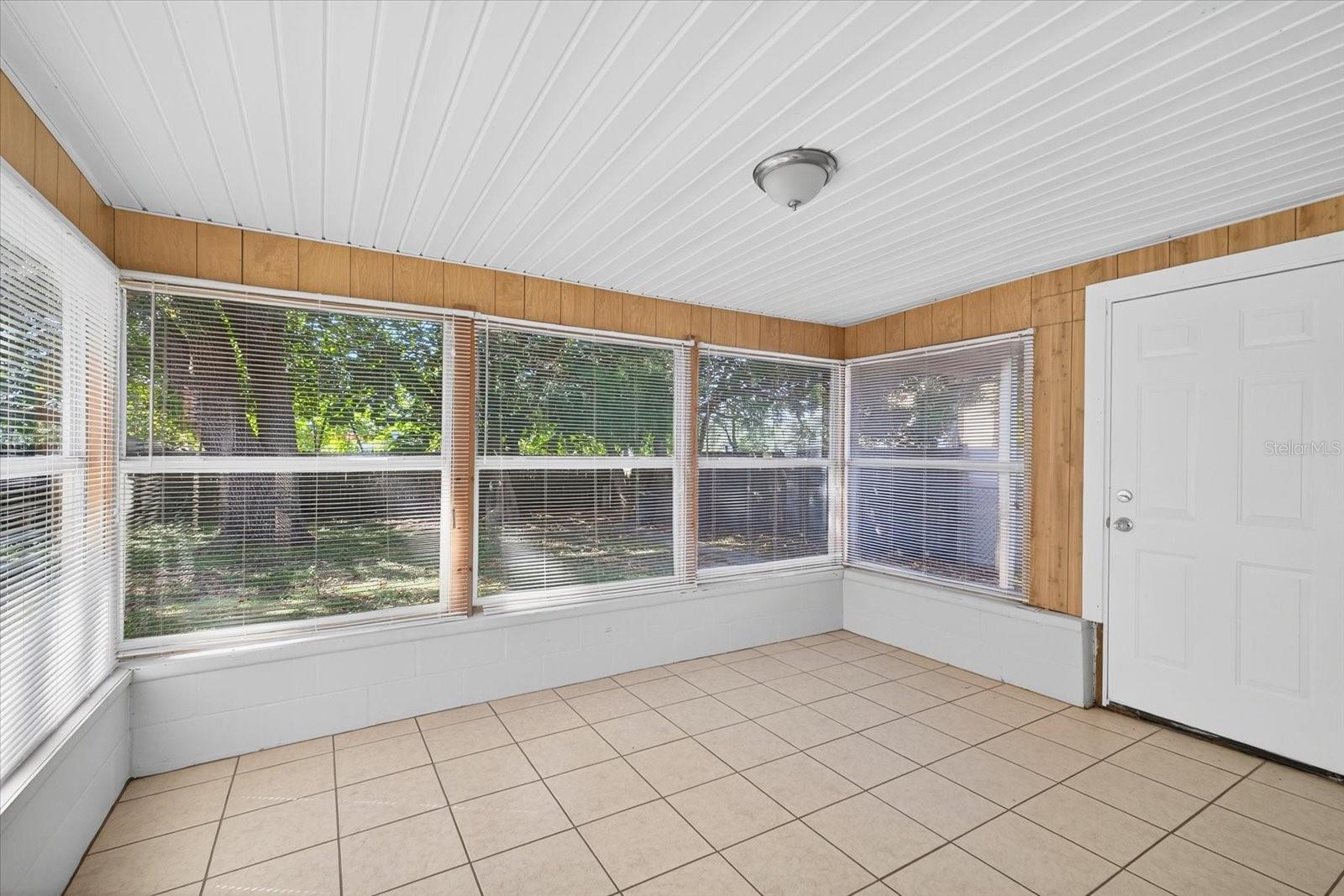 Image 14 of 33 For 11015 Martha Avenue