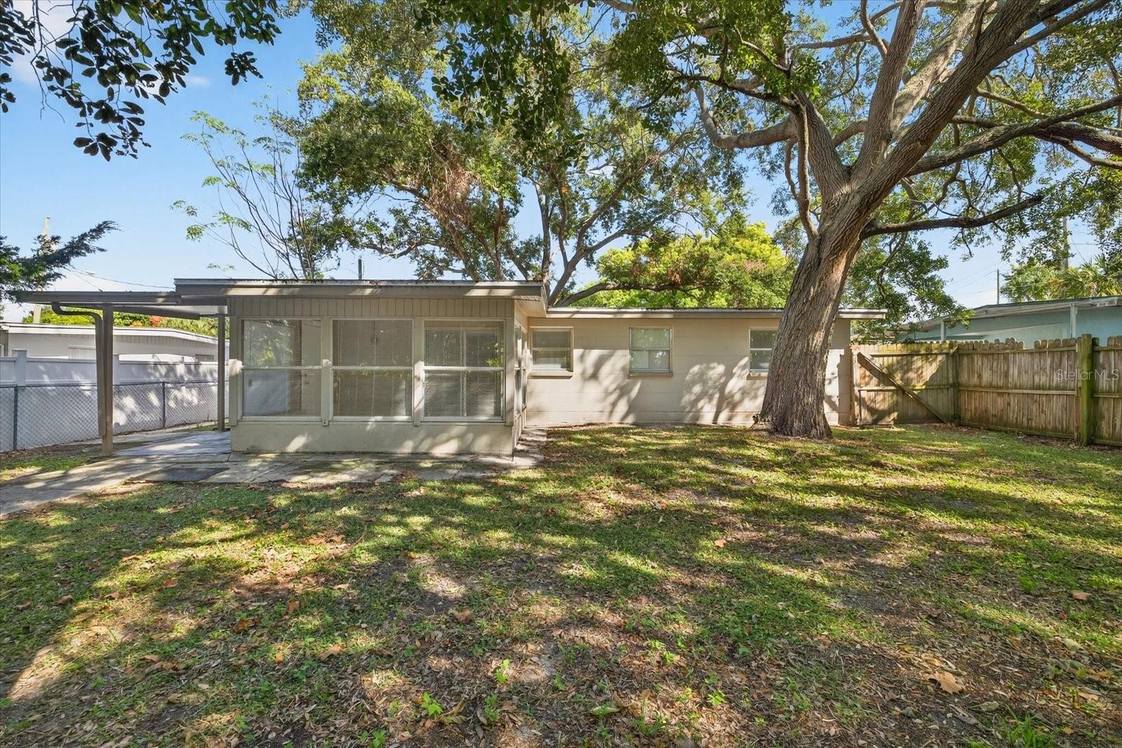 Image 22 of 33 For 11015 Martha Avenue