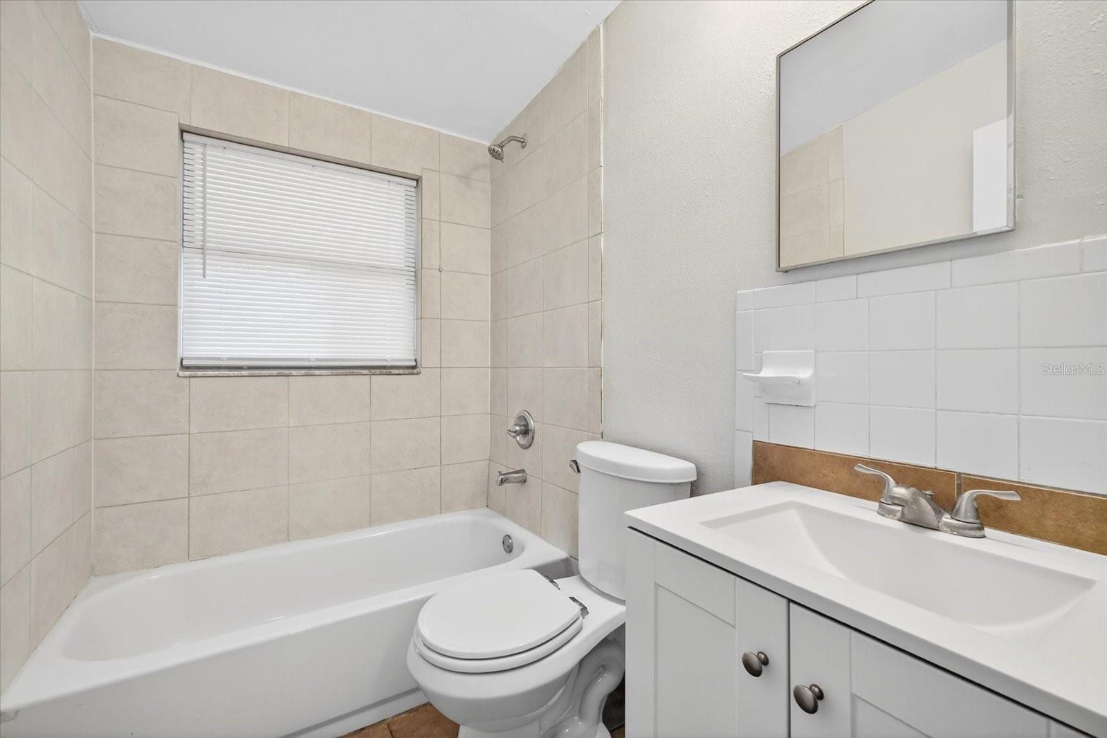 Image 4 of 33 For 11015 Martha Avenue