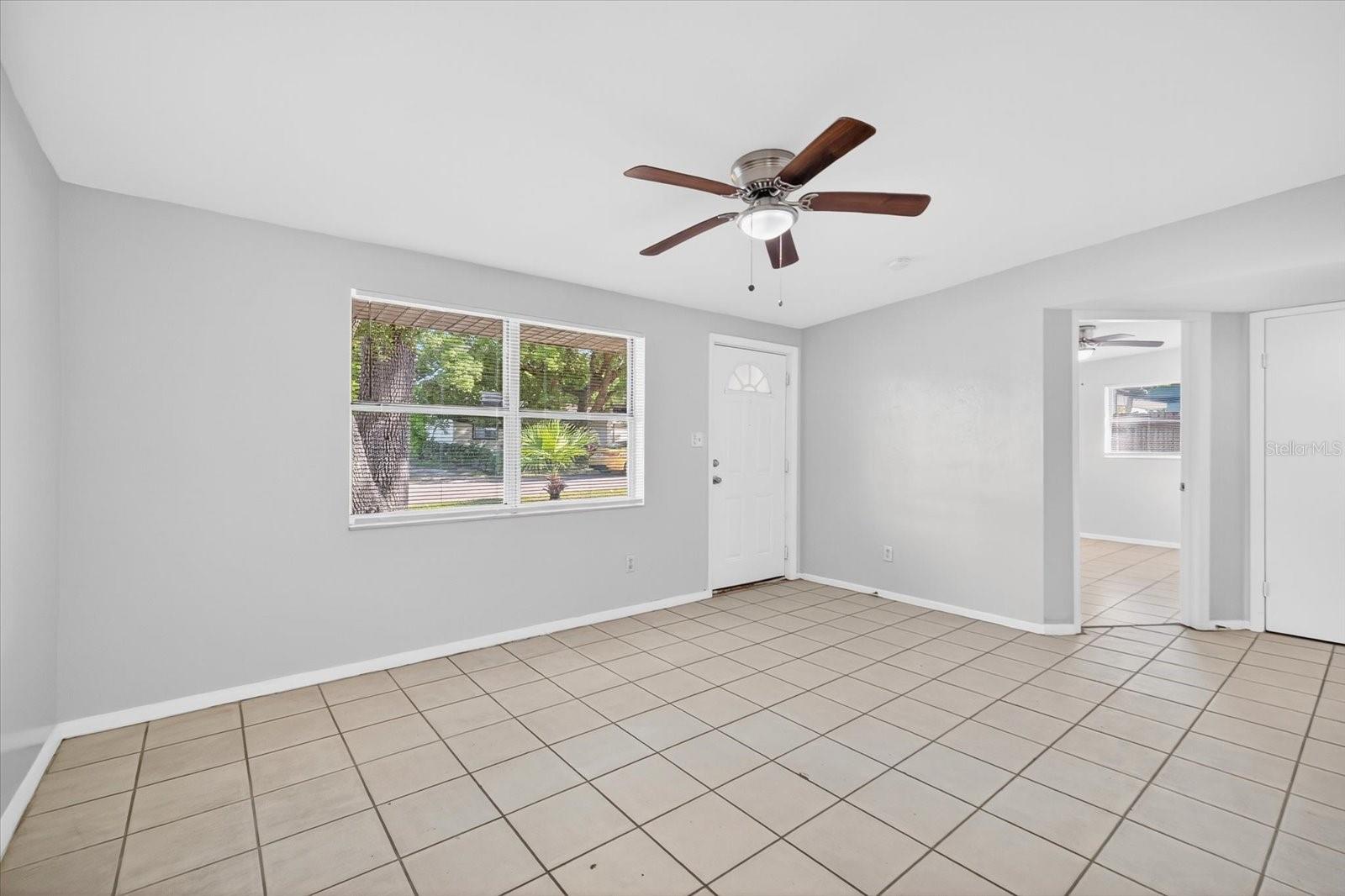 Image 6 of 33 For 11015 Martha Avenue