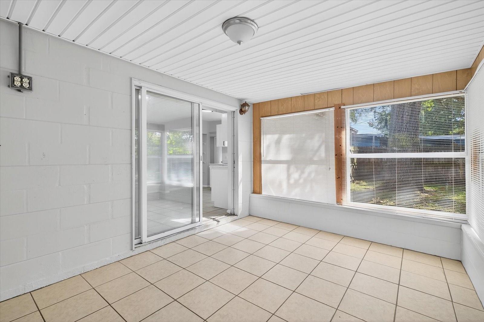 Image 7 of 33 For 11015 Martha Avenue