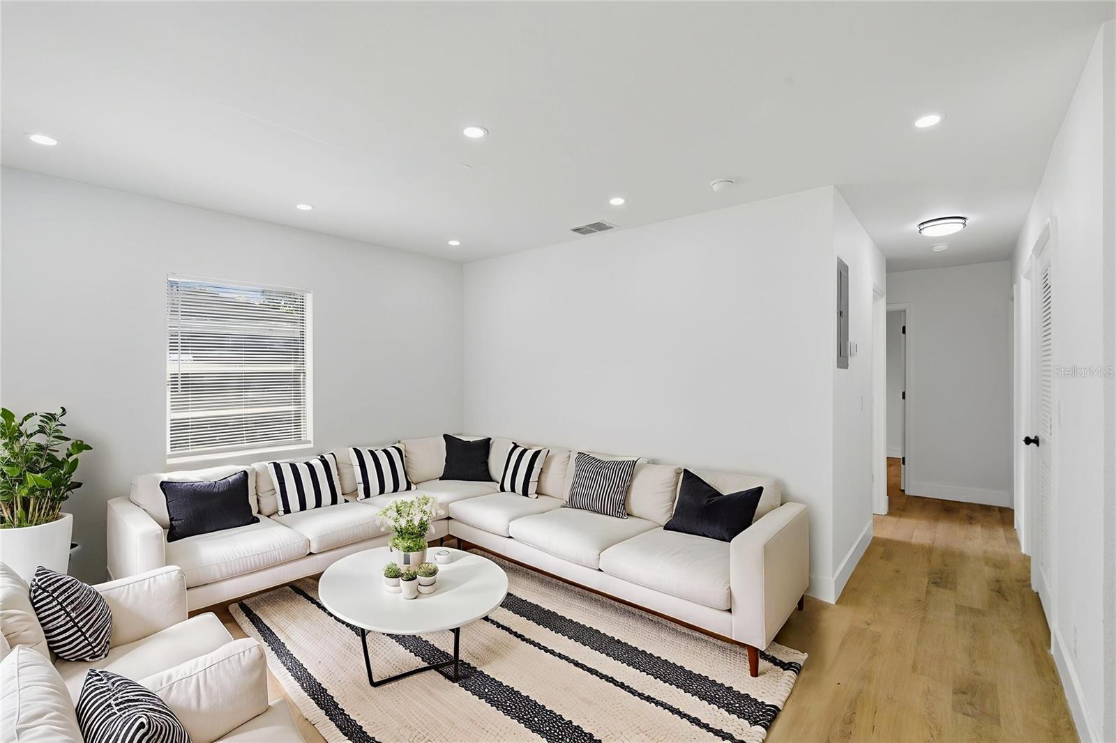 Image 7 of 31 For 8904 Tupelo Drive