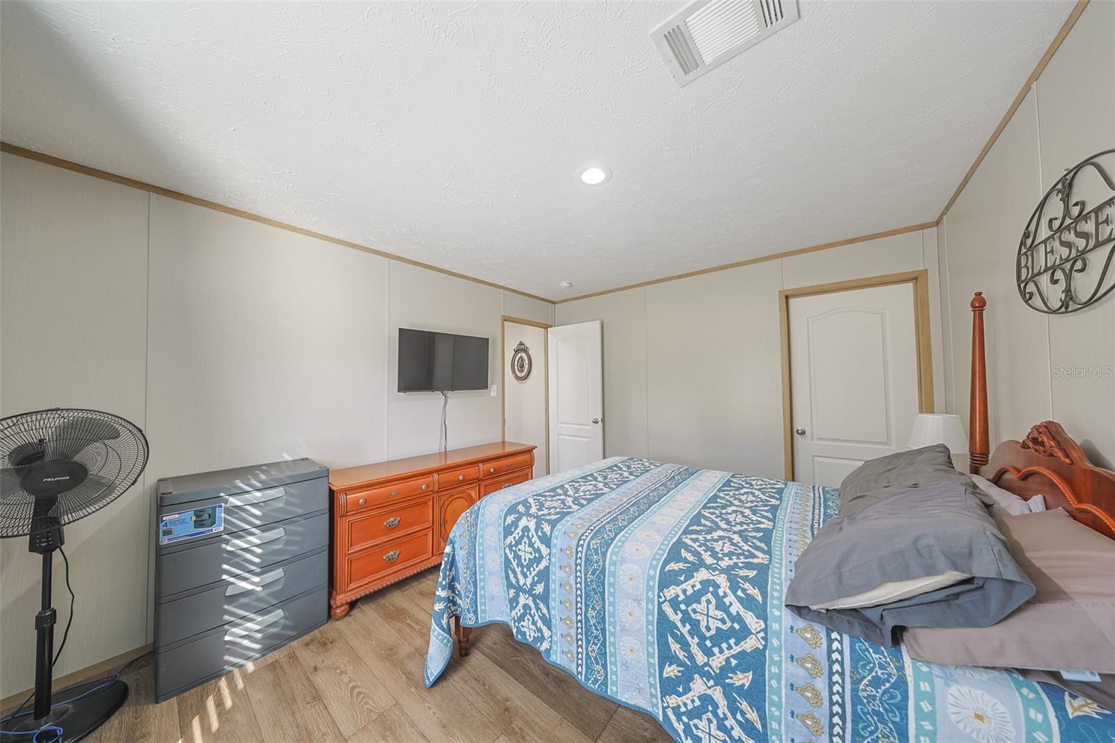 Image 19 of 57 For 12124 Redrose Avenue