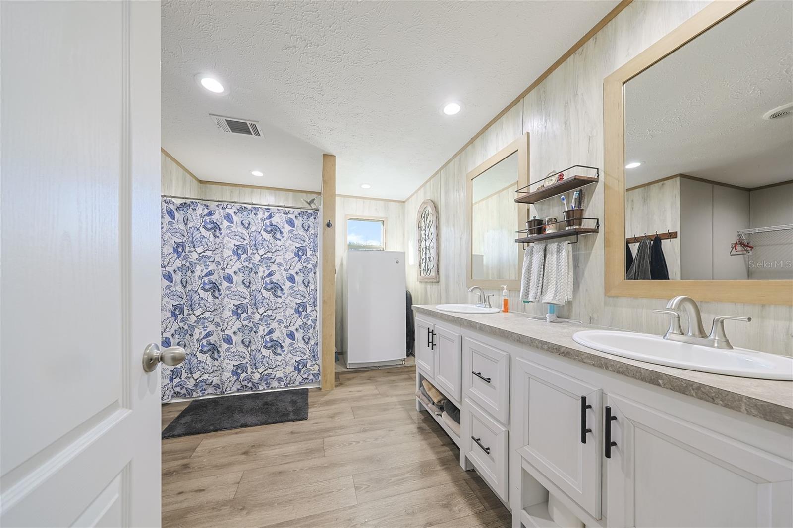 Image 20 of 57 For 12124 Redrose Avenue