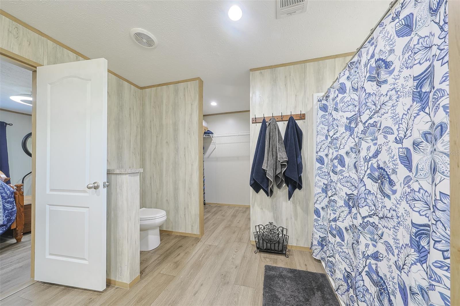 Image 21 of 57 For 12124 Redrose Avenue