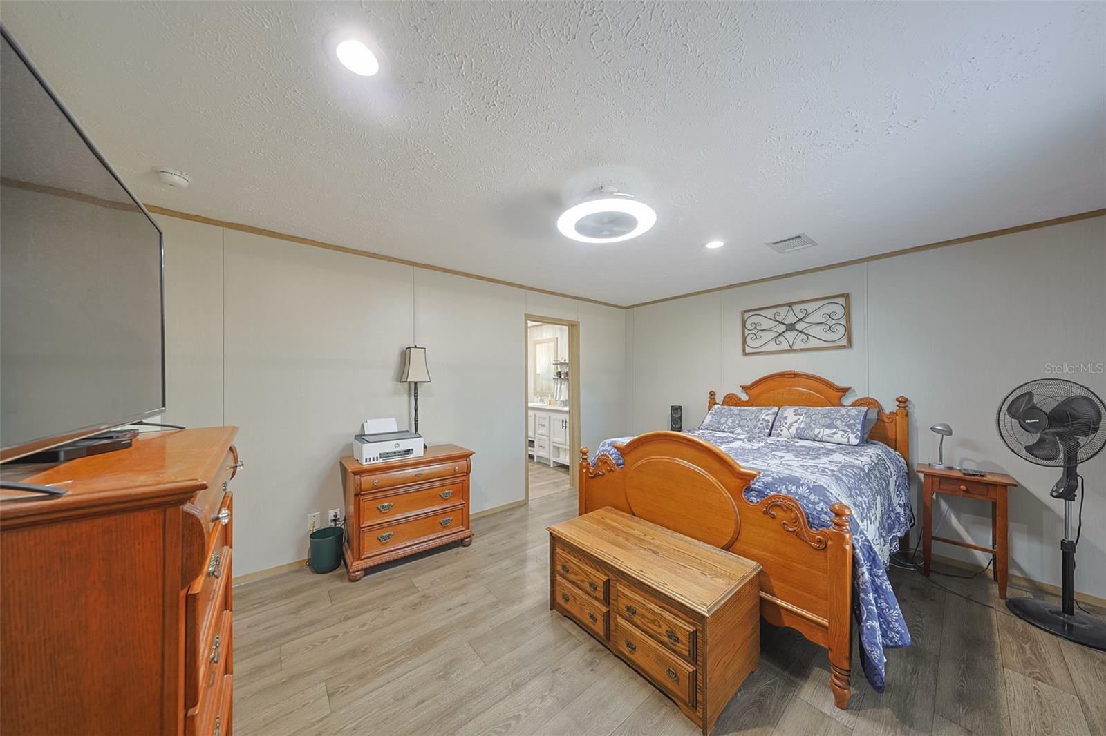 Image 24 of 57 For 12124 Redrose Avenue