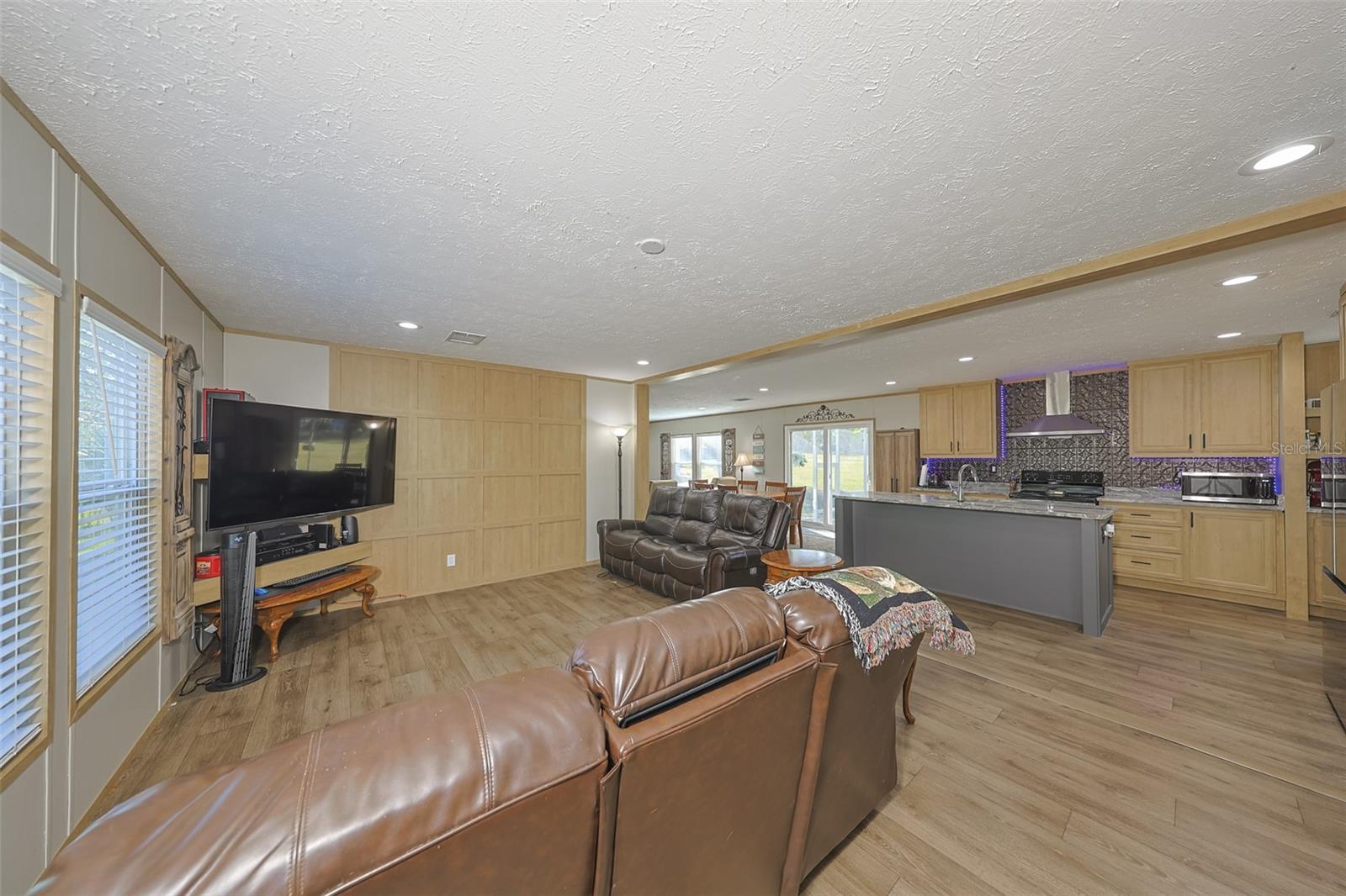 Image 26 of 57 For 12124 Redrose Avenue