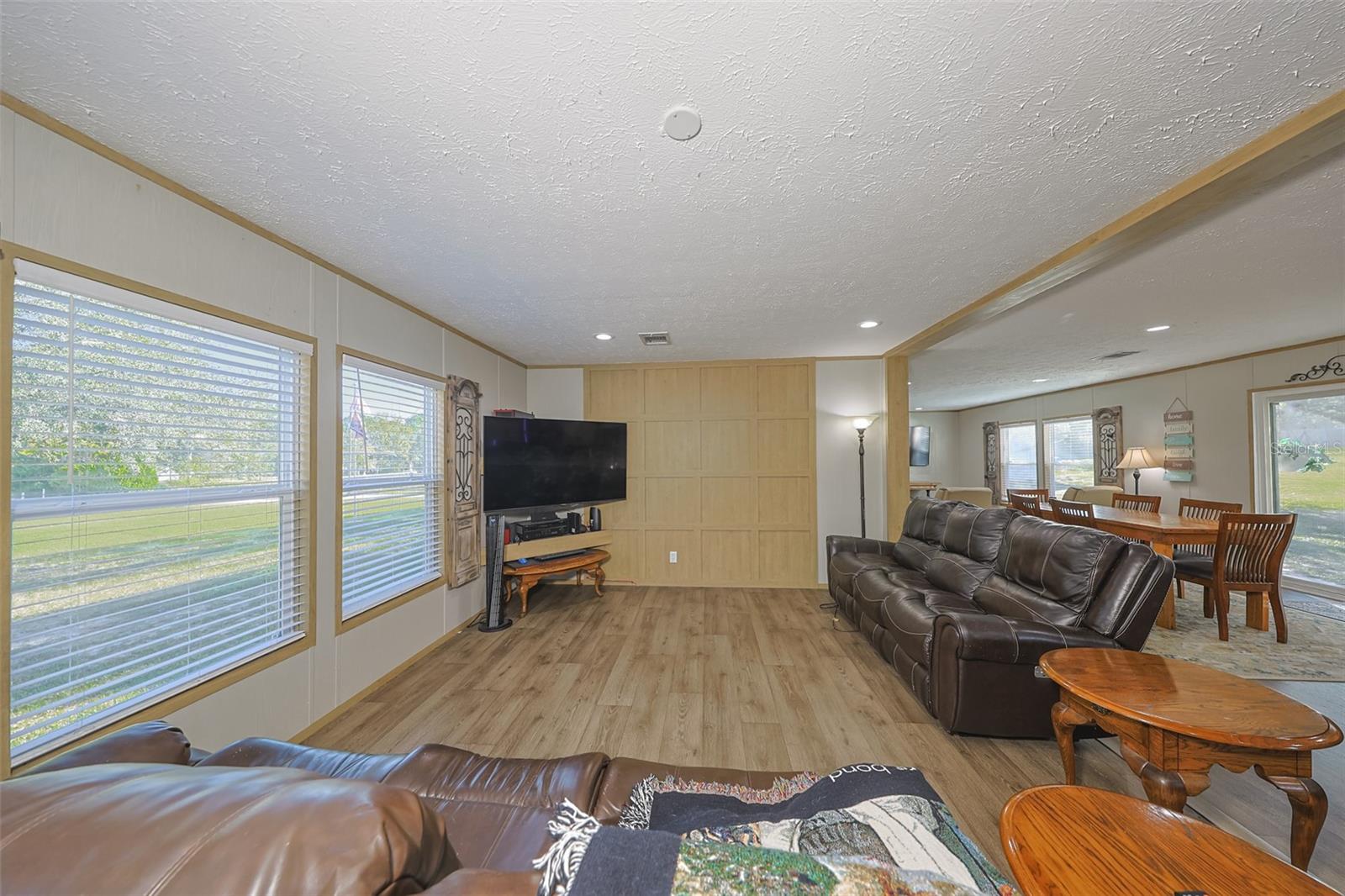 Image 27 of 57 For 12124 Redrose Avenue