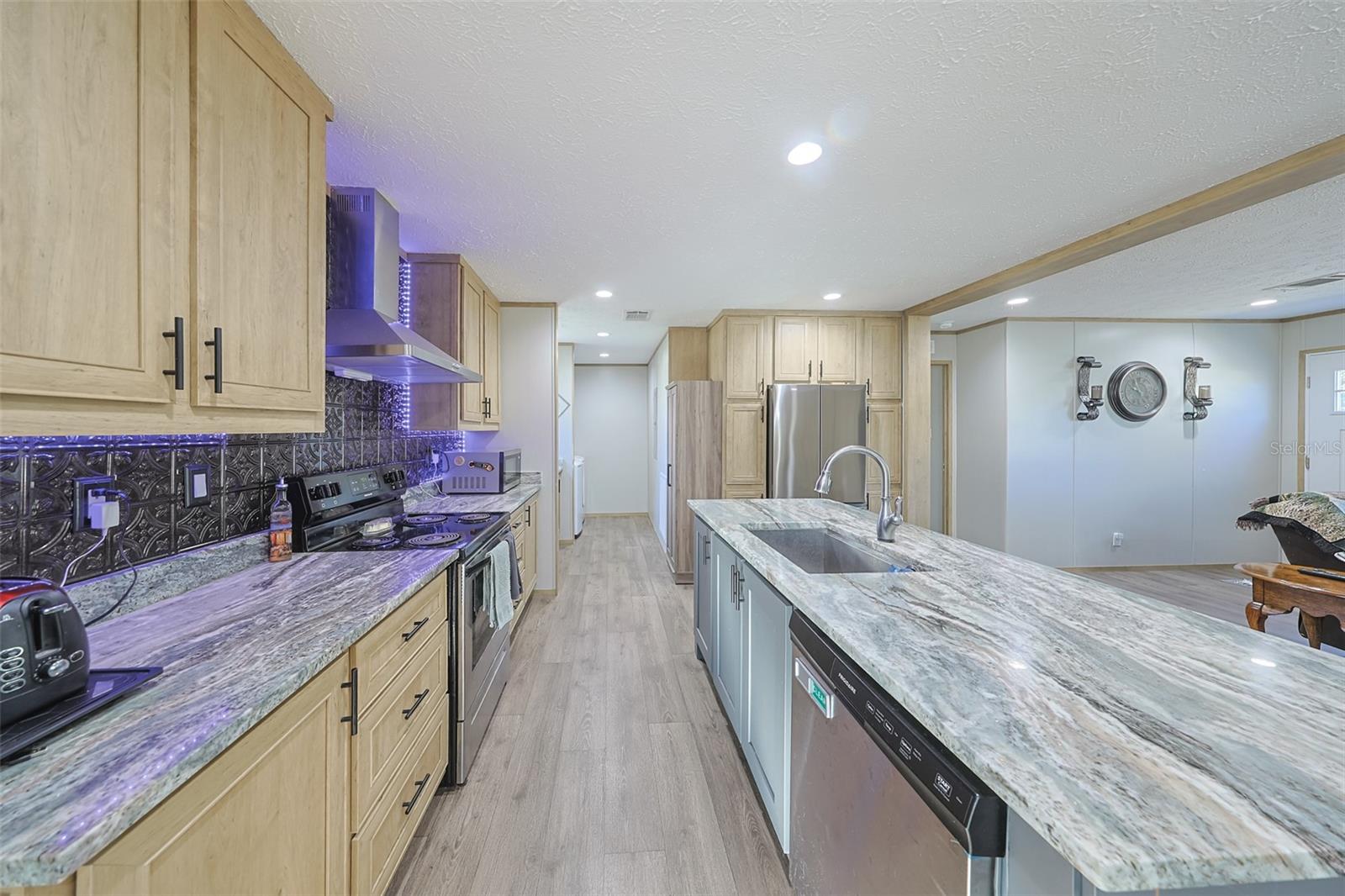 Image 37 of 57 For 12124 Redrose Avenue