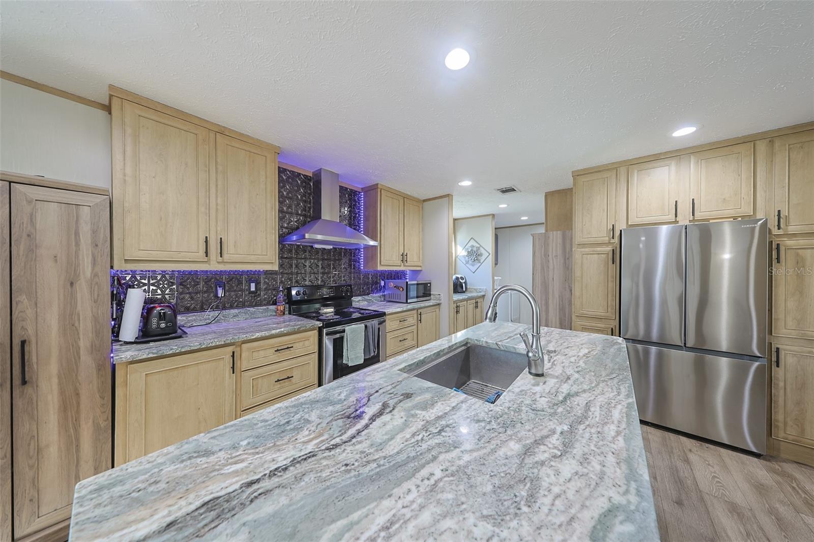 Image 6 of 57 For 12124 Redrose Avenue