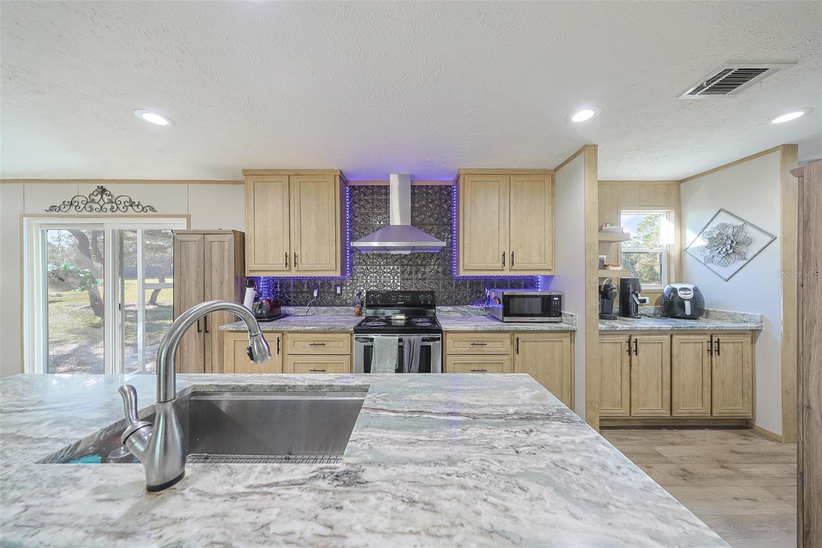 Image 7 of 57 For 12124 Redrose Avenue