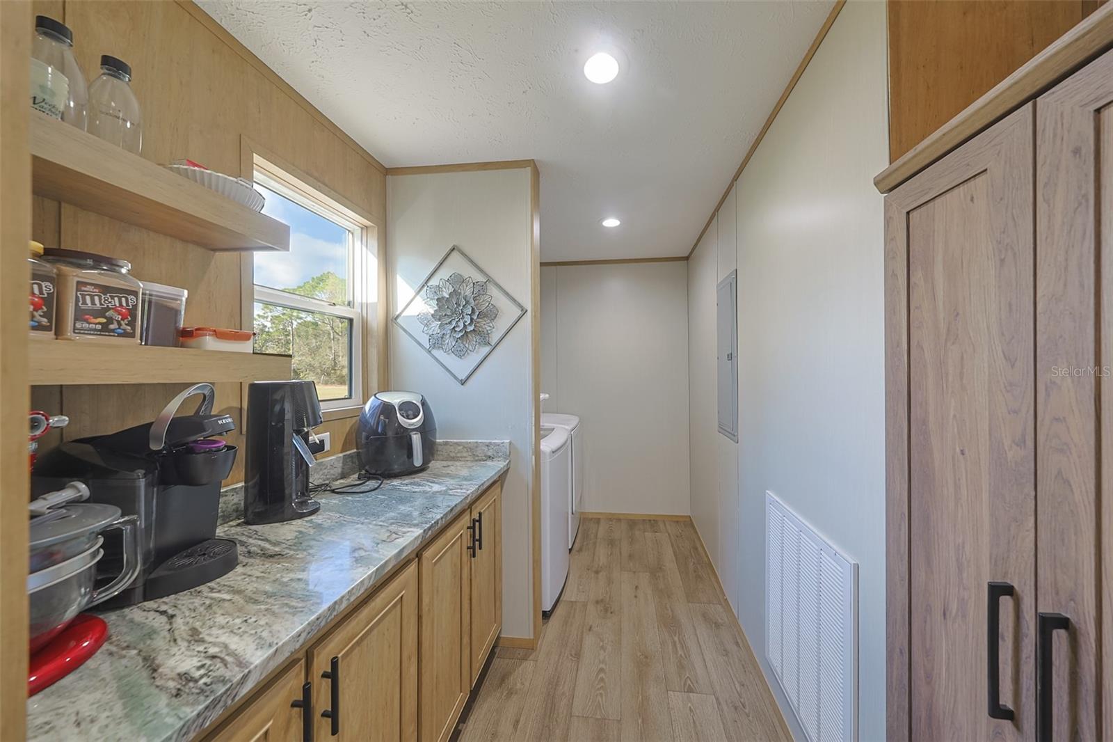 Image 8 of 57 For 12124 Redrose Avenue