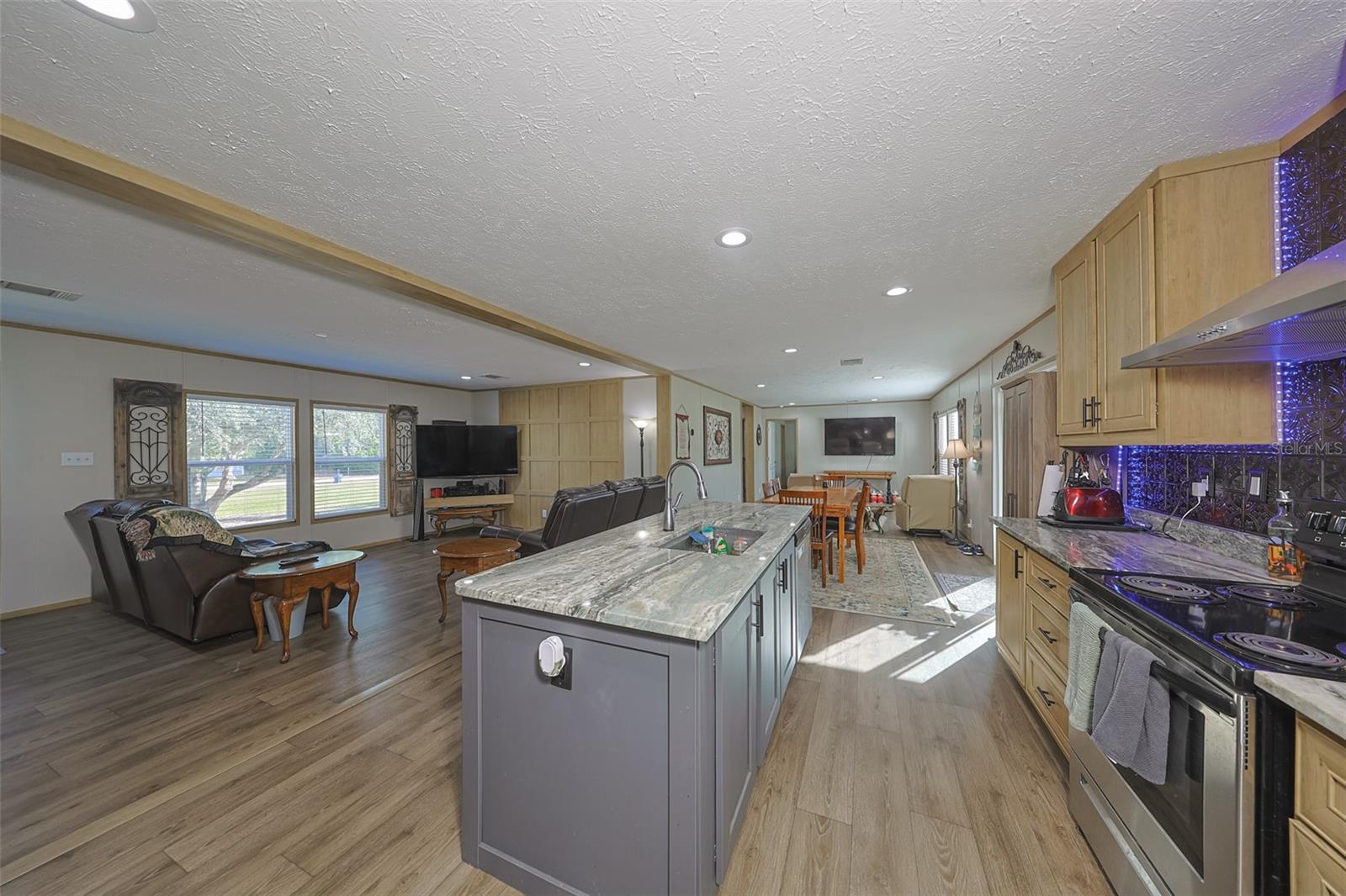 Image 9 of 57 For 12124 Redrose Avenue