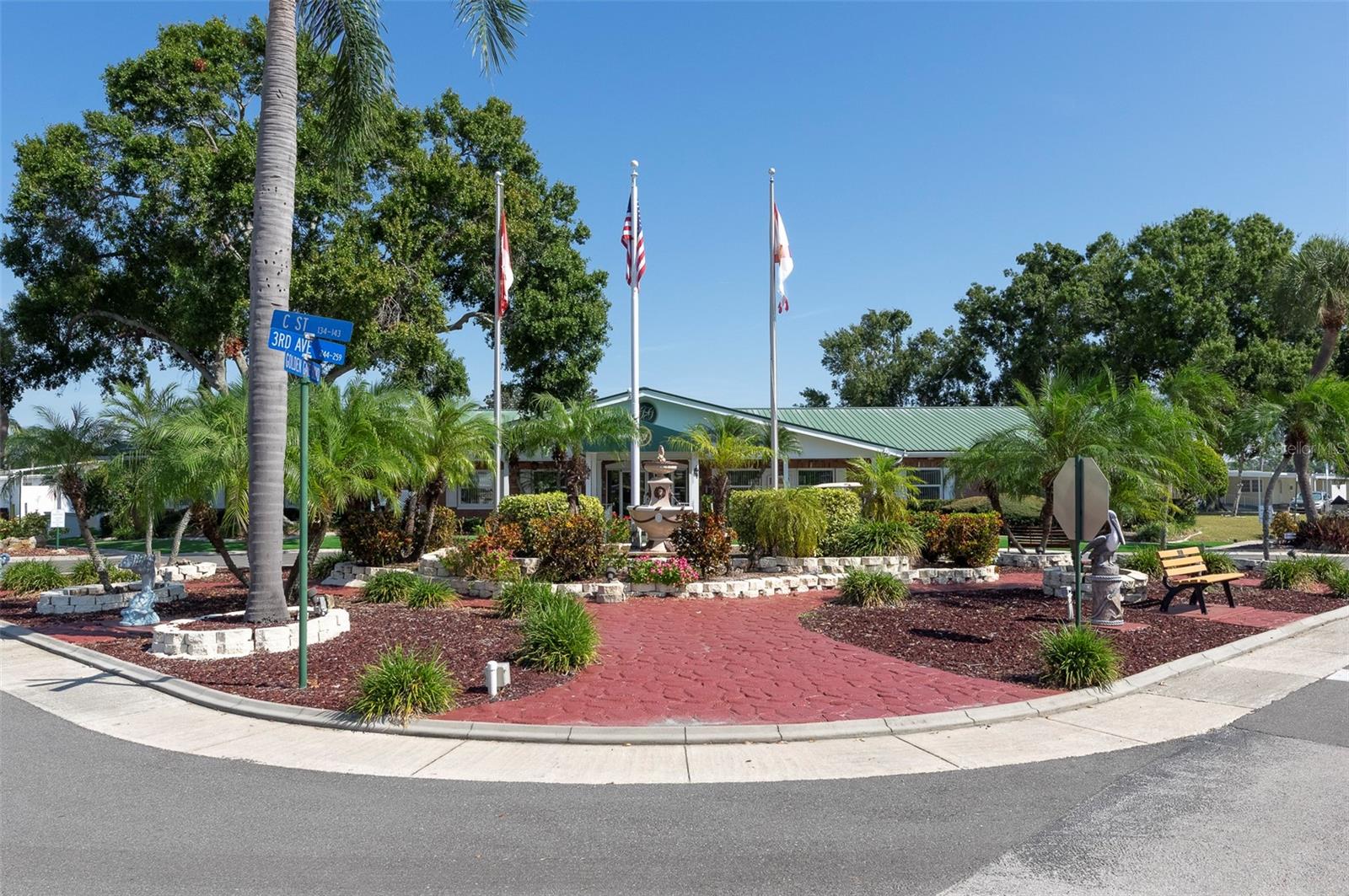 Image 29 of 36 For 82425 New Circle Drive N