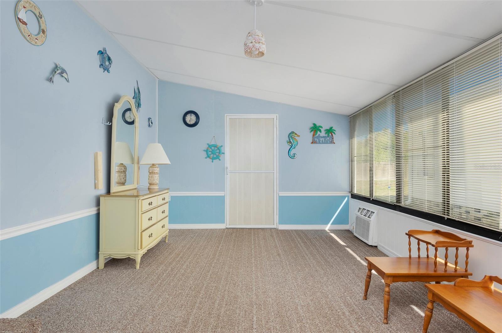 Image 3 of 36 For 82425 New Circle Drive N