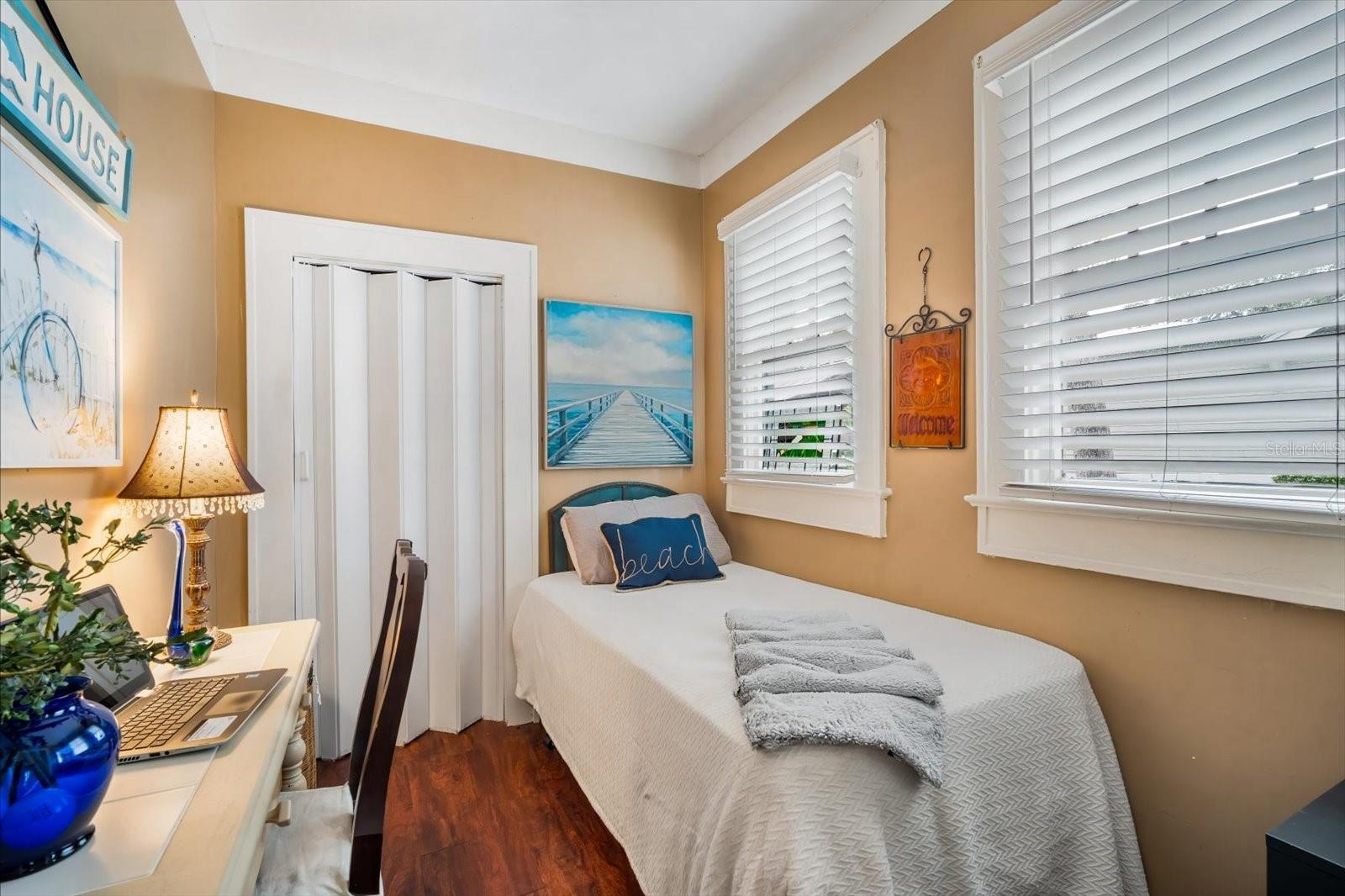 Image 13 of 60 For 2402 Ridgewood Avenue