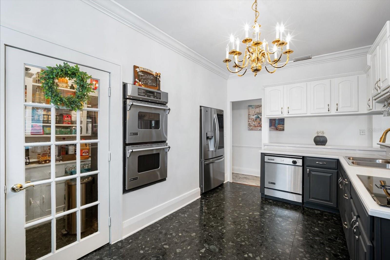 Image 21 of 60 For 2402 Ridgewood Avenue
