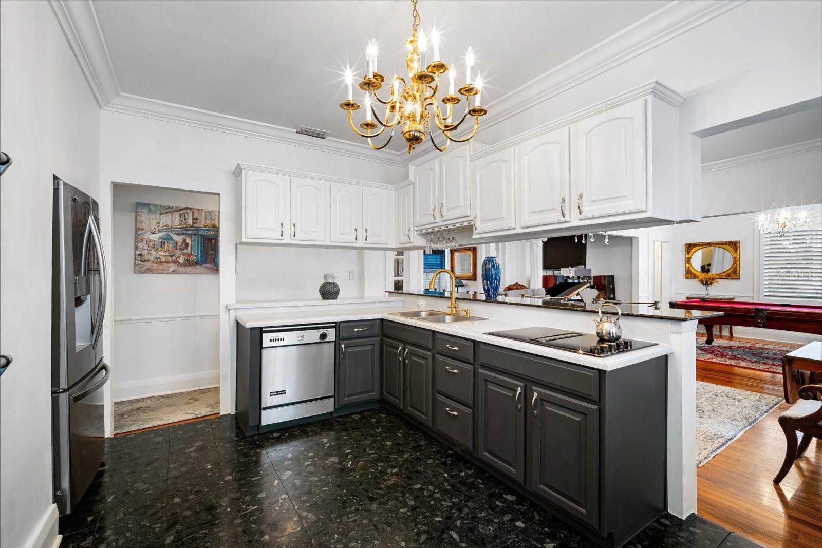 Image 22 of 60 For 2402 Ridgewood Avenue
