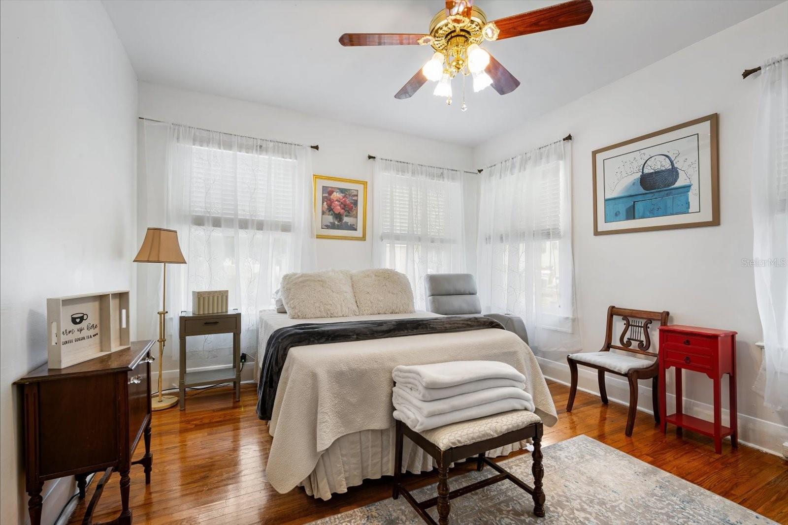 Image 27 of 60 For 2402 Ridgewood Avenue