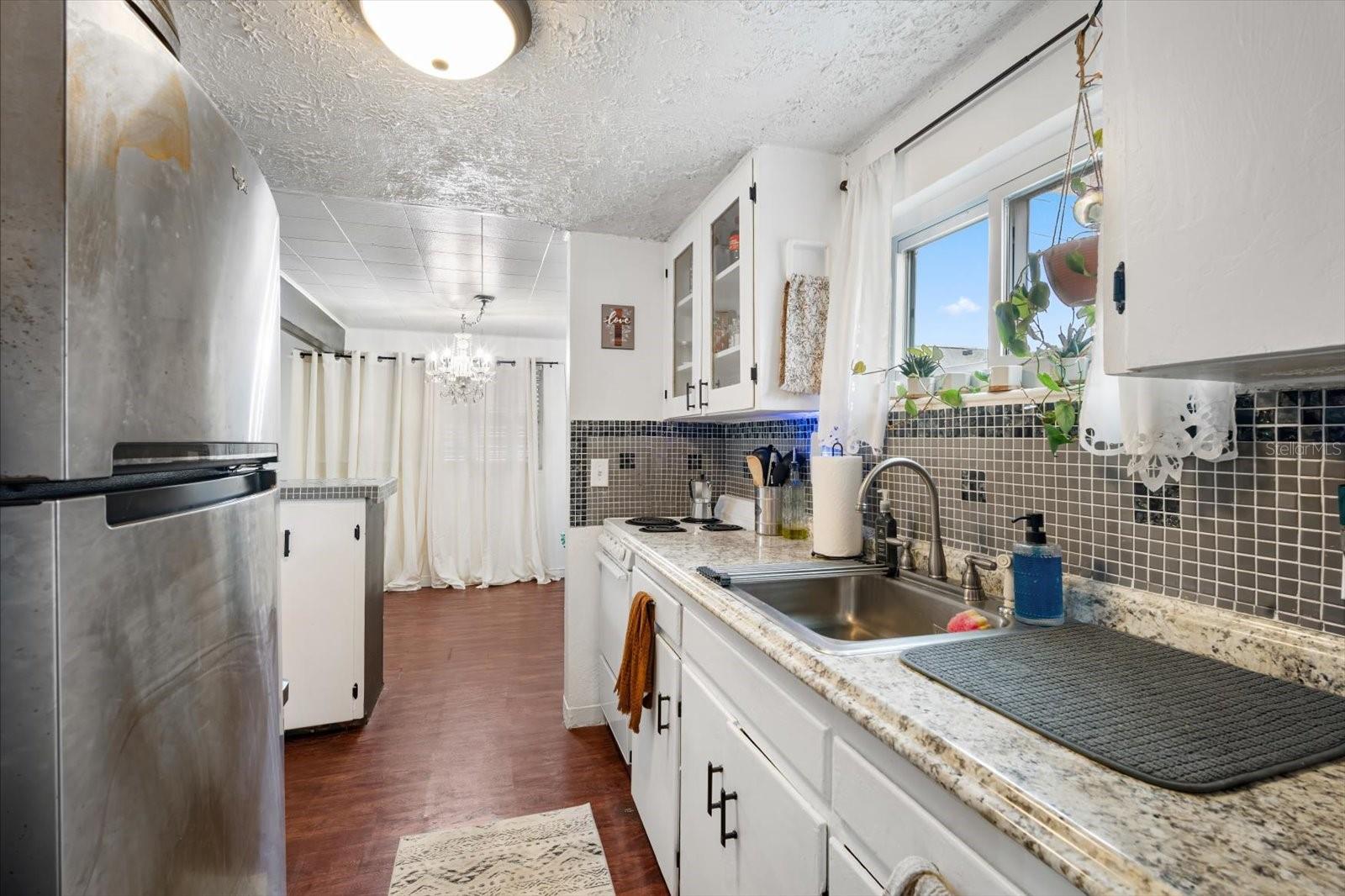 Image 37 of 60 For 2402 Ridgewood Avenue
