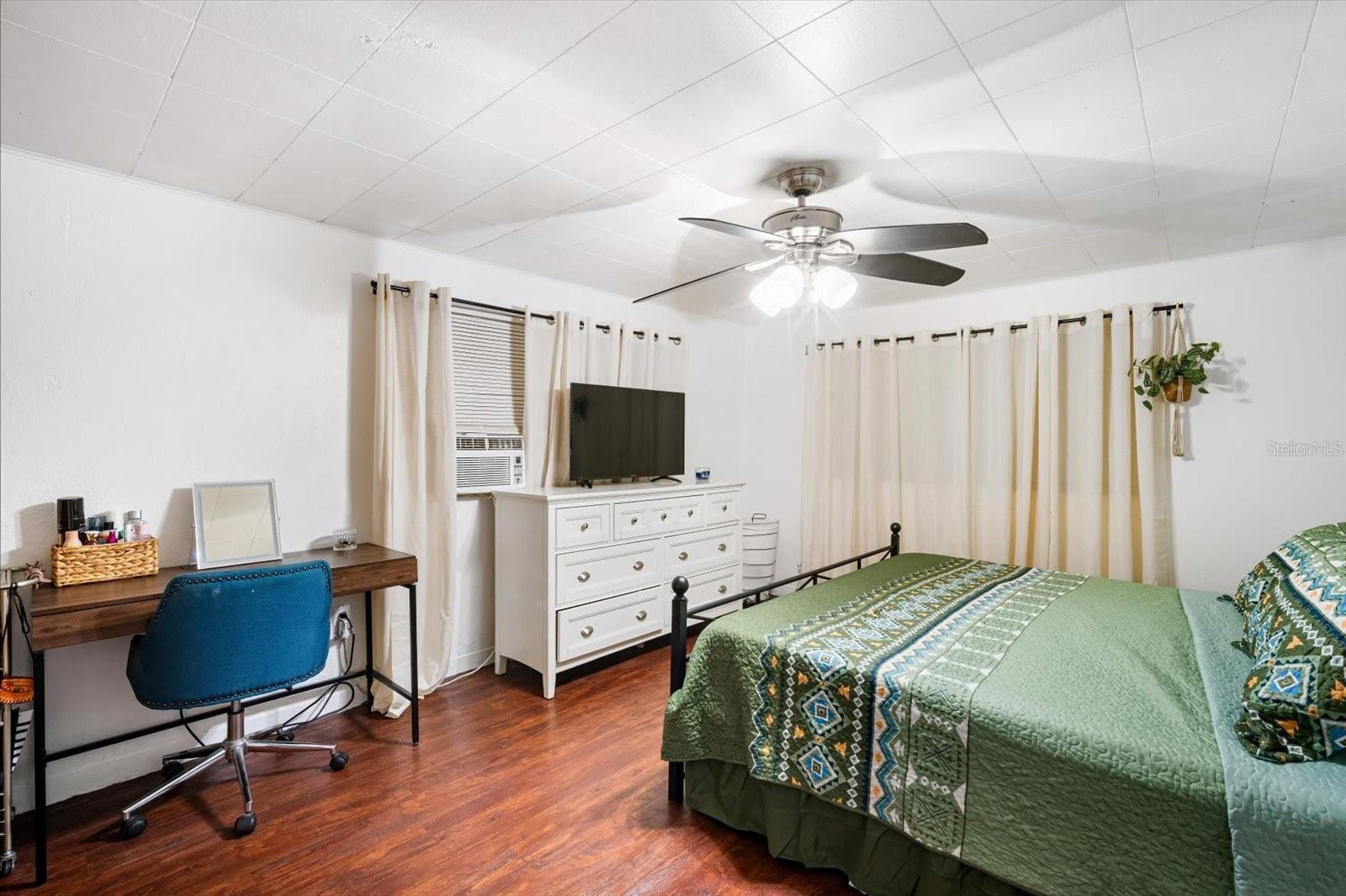 Image 39 of 60 For 2402 Ridgewood Avenue