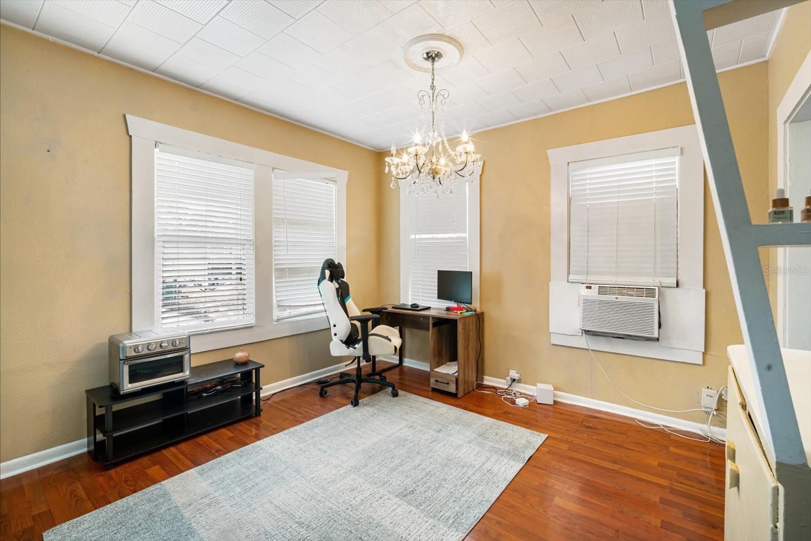 Image 42 of 60 For 2402 Ridgewood Avenue