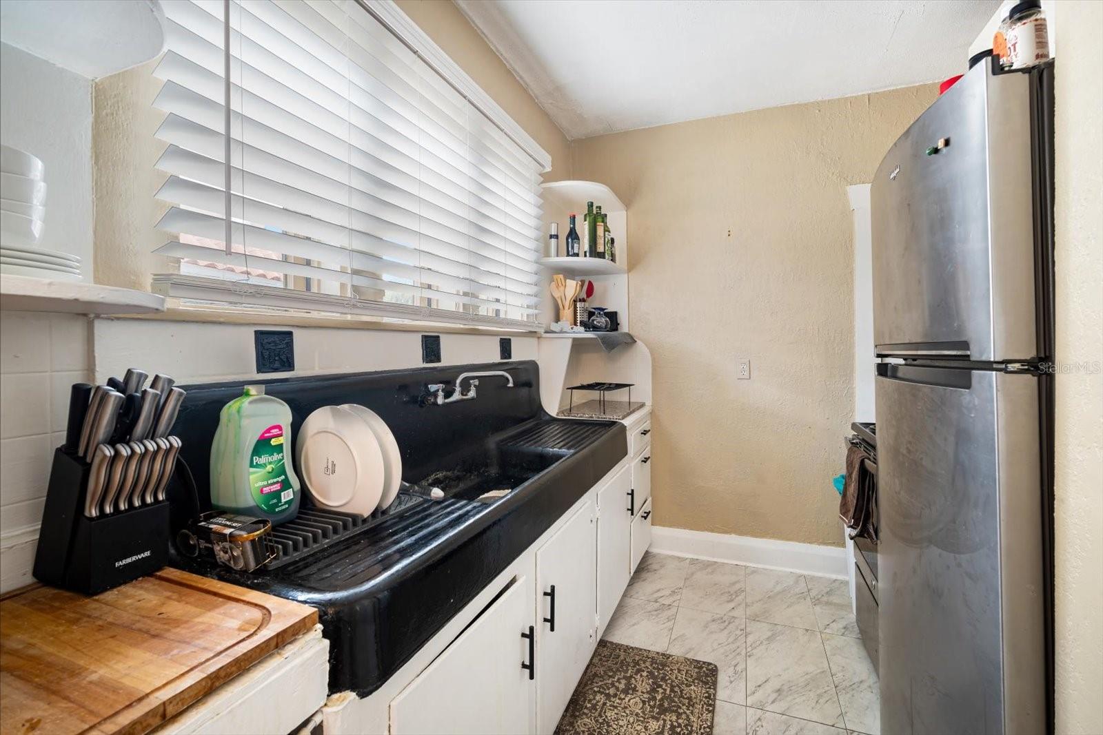 Image 43 of 60 For 2402 Ridgewood Avenue
