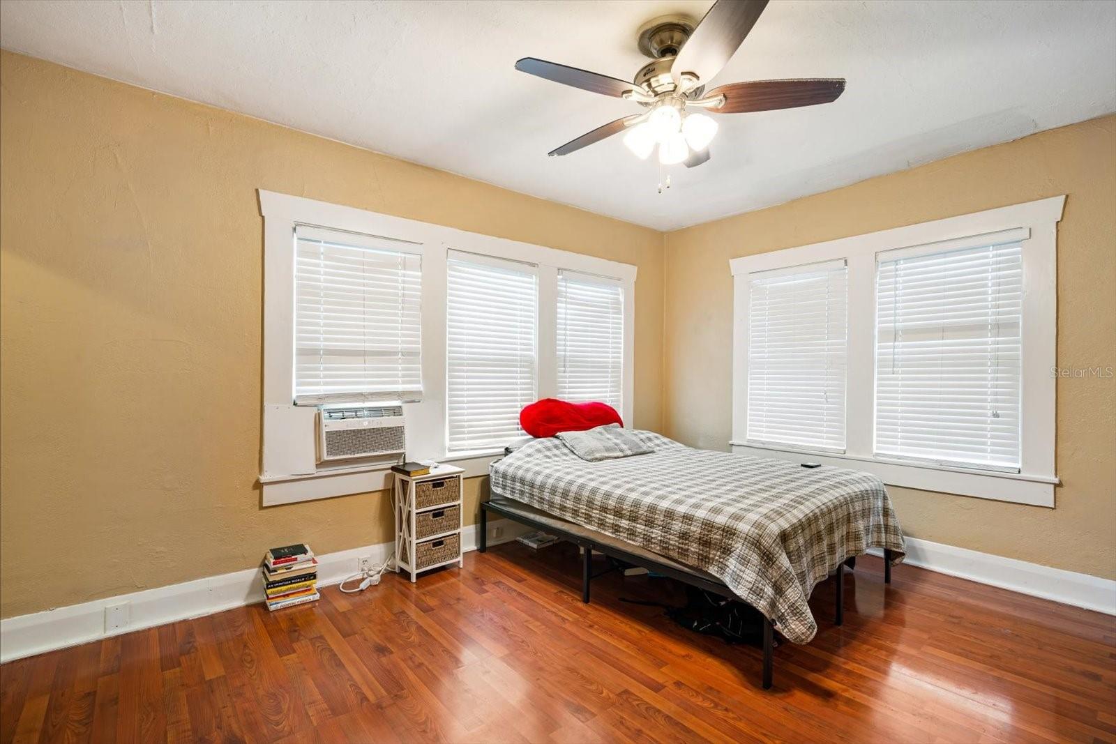 Image 44 of 60 For 2402 Ridgewood Avenue