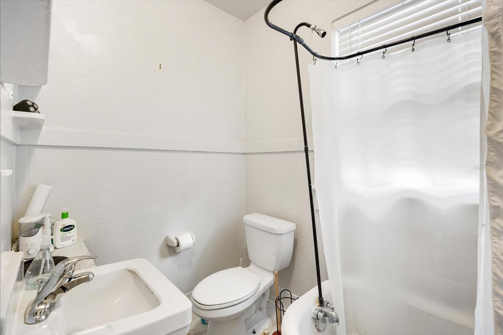 Image 45 of 60 For 2402 Ridgewood Avenue