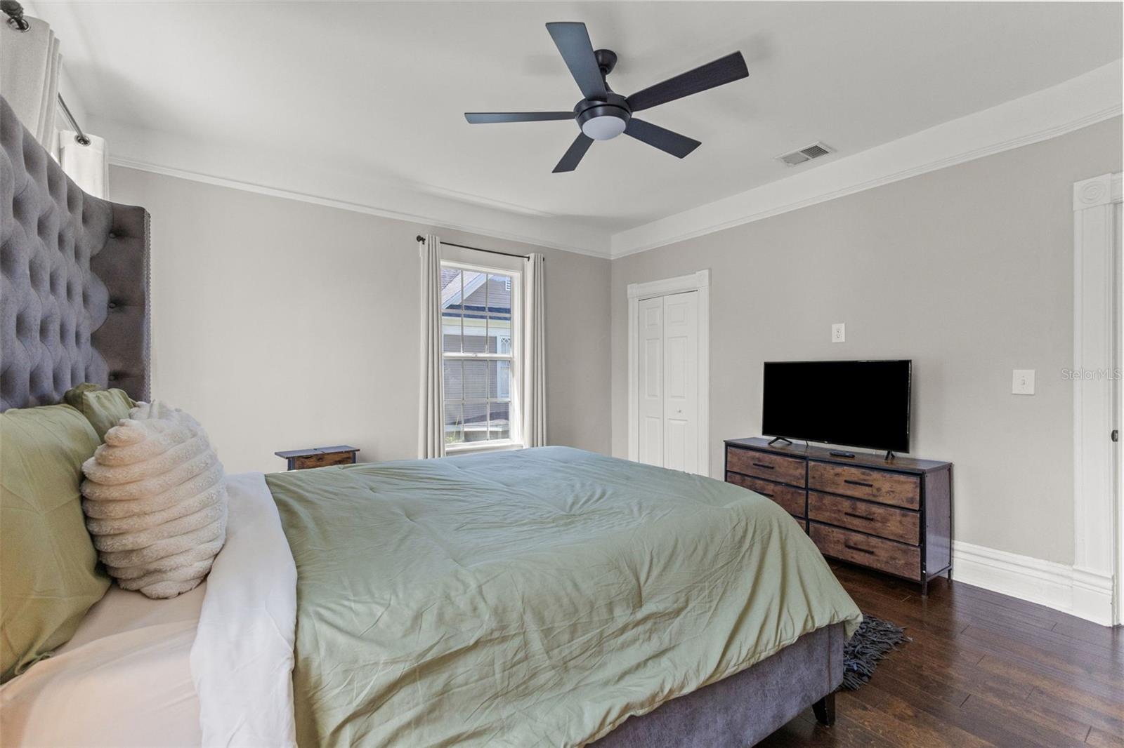 Image 11 of 72 For 609 Azeele Street