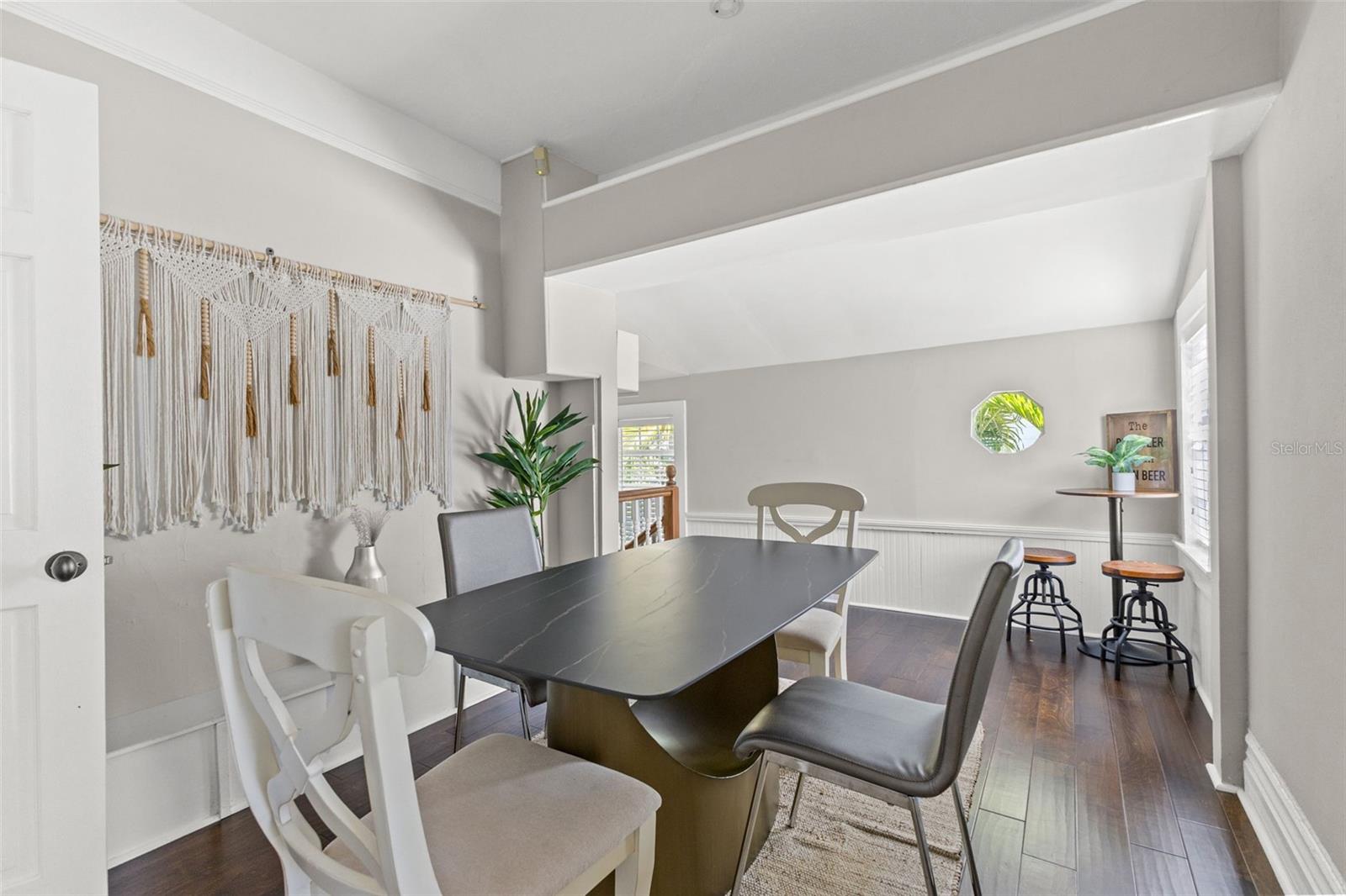 Image 12 of 72 For 609 Azeele Street