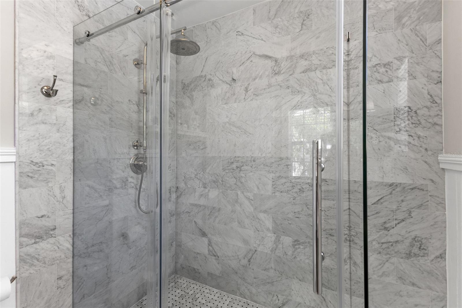 Image 17 of 72 For 609 Azeele Street